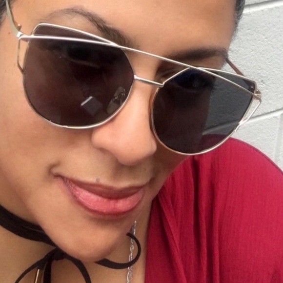 Fabulous Cat Eye Shaped Shades - Picture 2 of 3